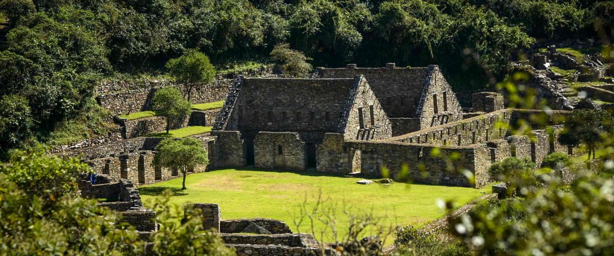 4 DAYS CHOQUEQUIRAO HIKING EXPEDITION